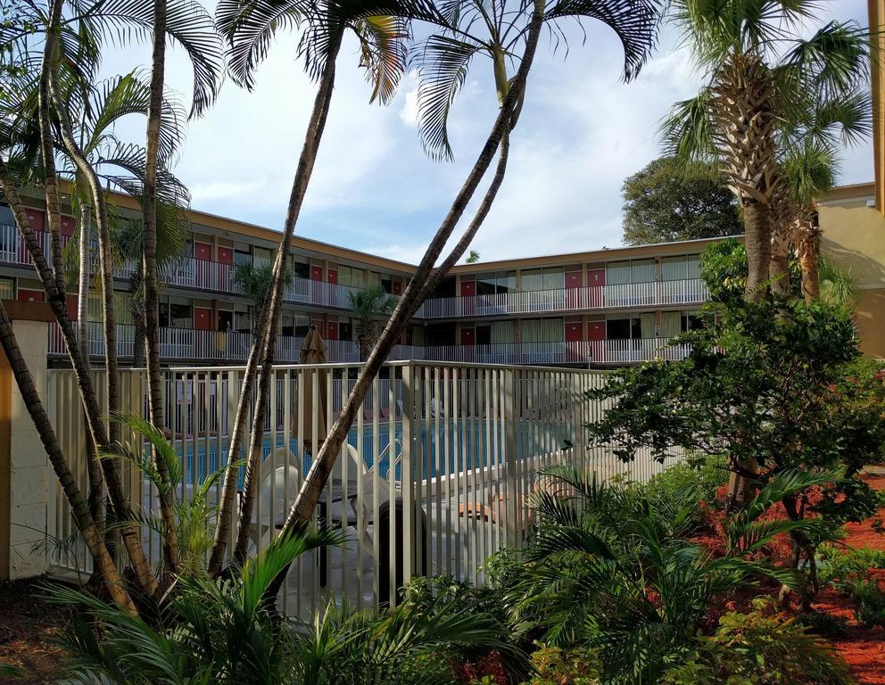 Red Carpet Inn Airport Fort Lauderdale Bagian luar foto